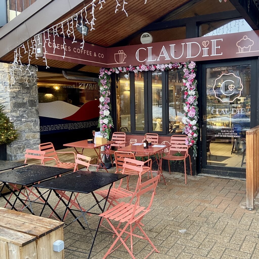 External Image with Outdoor Seating at Claudie Coffee Shop in Les Gets
