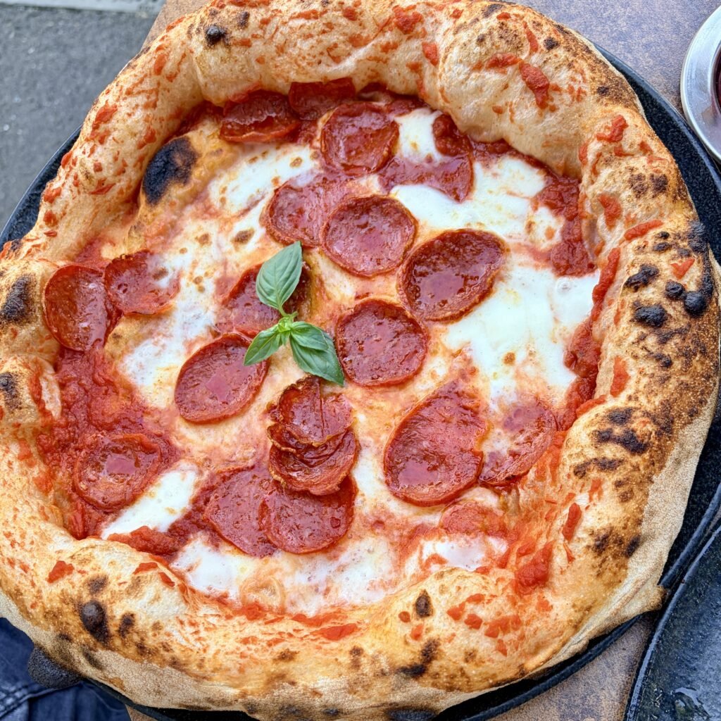 Calabrese Pikante with spicy salami fresh Neapolitan pizza at Napo Uno Zug